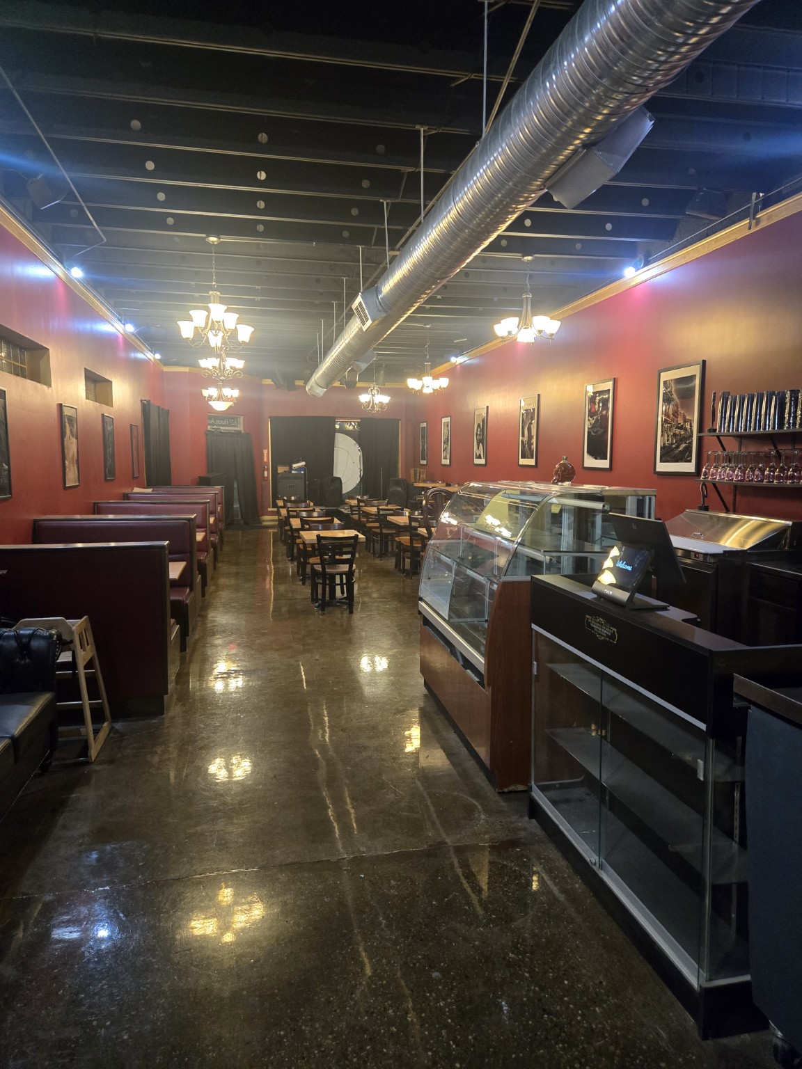 Finished Soulback dining room and coffee counter
